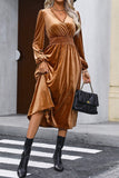 Robe mi-longue en velours à taille haute et col en V avec smocks Camel