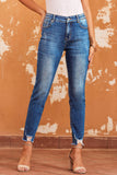 Jean skinny bleu à ourlet brut longueur cheville