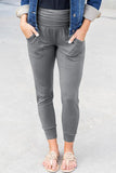 Legging gris à taille haute avec poches plissées